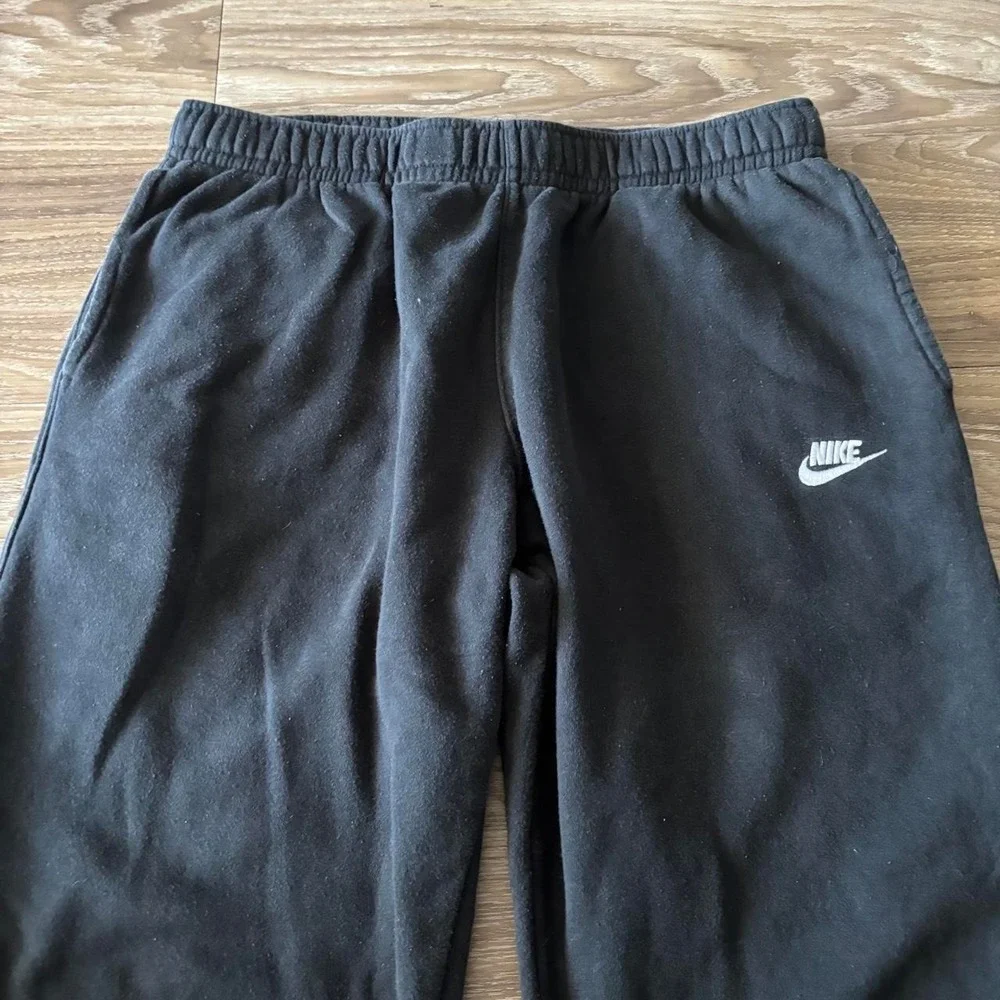 Vintage Y2K/2000s Black Nike Streetwear Essential Sweatpants! Size M